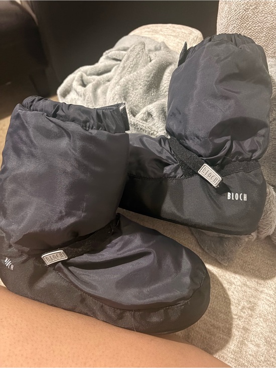 Bloch Other - Bloch Black Padded Bootie Slippers